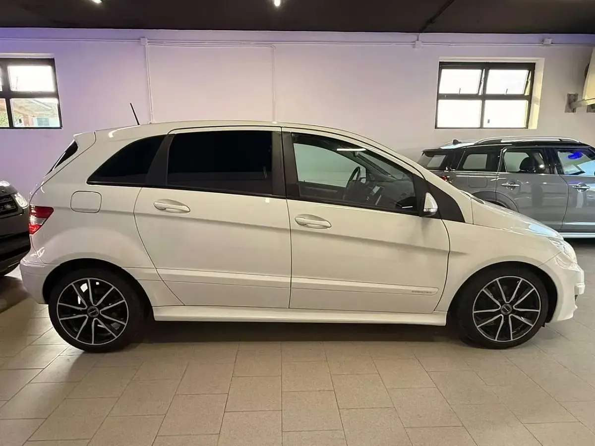 Usata Mercedes B180 Executive 109 CV (80 kW) 2011 Bianco Utilitaria