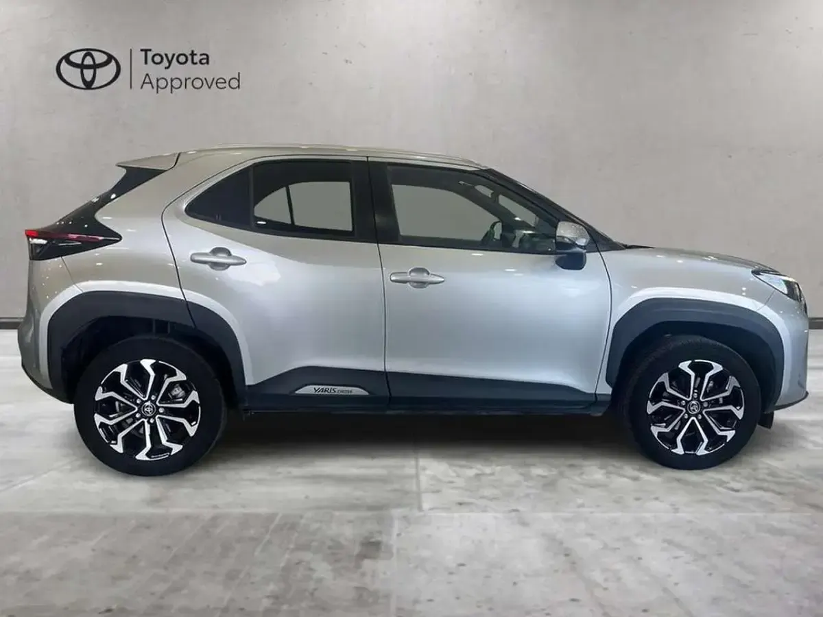Usata Toyota Yaris Cross Trend 116 CV (85 kW) 2022 Argento SUV