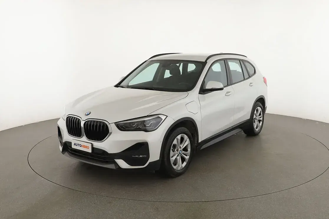 Käytetty BMW X1 Advantage 220 HP (161 kW) 2021 Valkoinen Katumaasturi