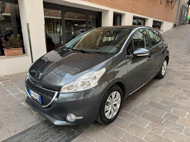 Usata Peugeot 208 Active 82 CV (60 kW) 2013 Bianco Utilitaria
