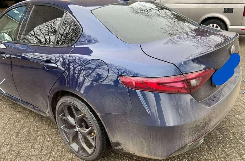 Usata Alfa Romeo Giulia Tech Edition 160 CV (117 kW) 2019 Blu/azzurro Berlina