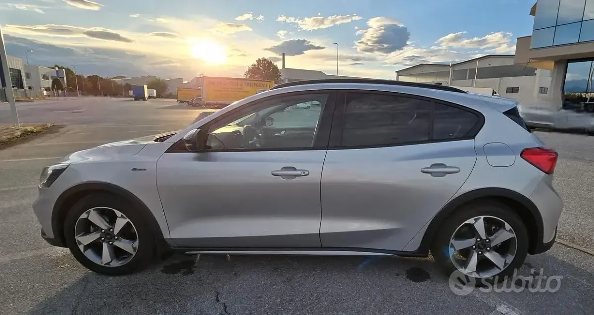 Usado Ford Focus Active 125 HP (91 kW) 2019 Cinzento Sedan