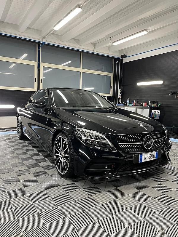 Usata Mercedes C220 Premium Plus 194 CV (142 kW) 2019 Nero Coupé