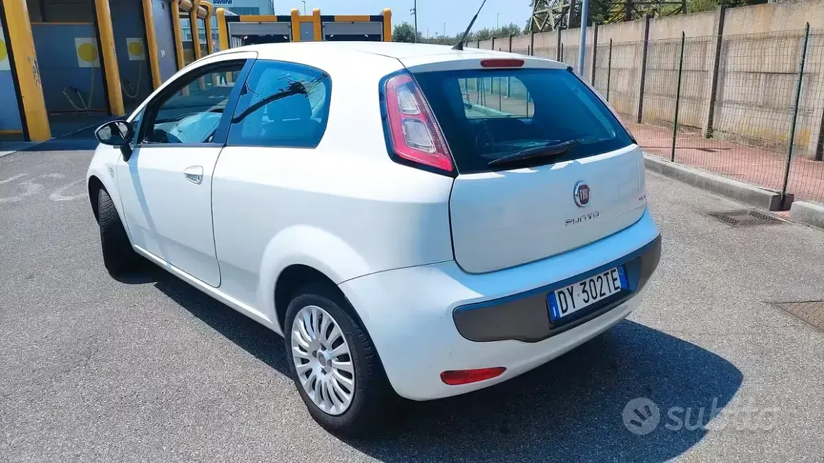 Usata Fiat Punto Evo Dynamic 65 CV (47 kW) 2010 Bianco Utilitaria