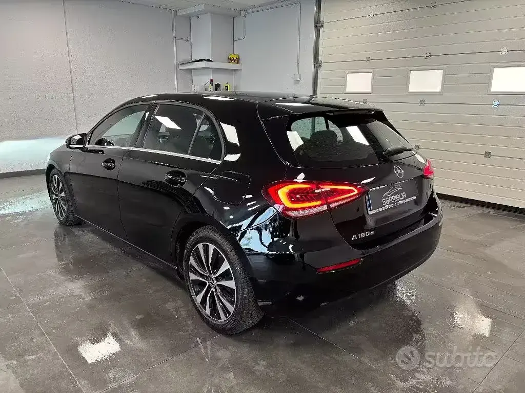 Usata Mercedes A180 Executive 116 CV (85 kW) 2021 Nero Berlina