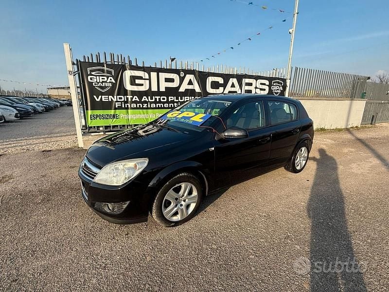 Usata Opel Astra Enjoy 90 CV (66 kW) 2009 Nero Berlina