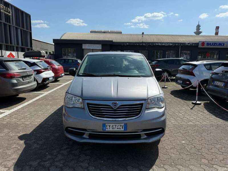 Usata Lancia Voyager 177 CV (130 kW) 2015 Grigio metallizzato Monovolume