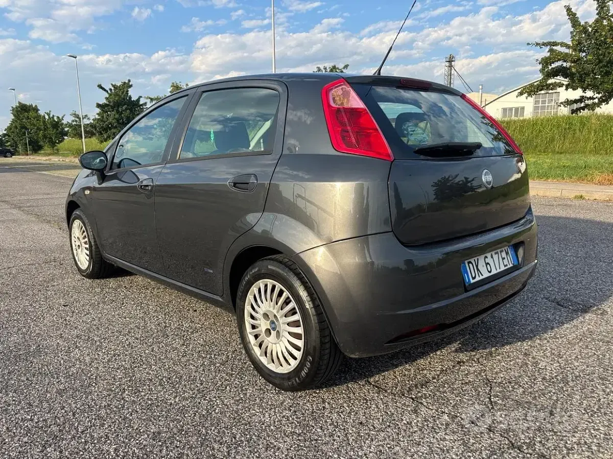Usata Fiat Grande Punto Active 65 CV (47 kW) 2007 Grigio Utilitaria