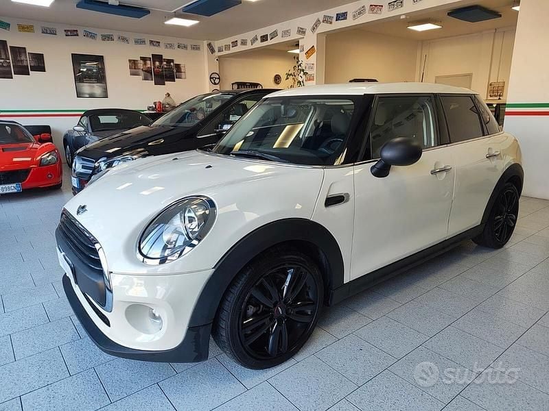 Usata Mini ONE 75 CV (55 kW) 2016 Beige Utilitaria