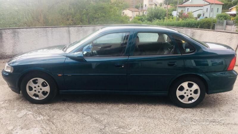 Usata Opel Vectra 101 CV (74 kW) 2000 Verde Berlina