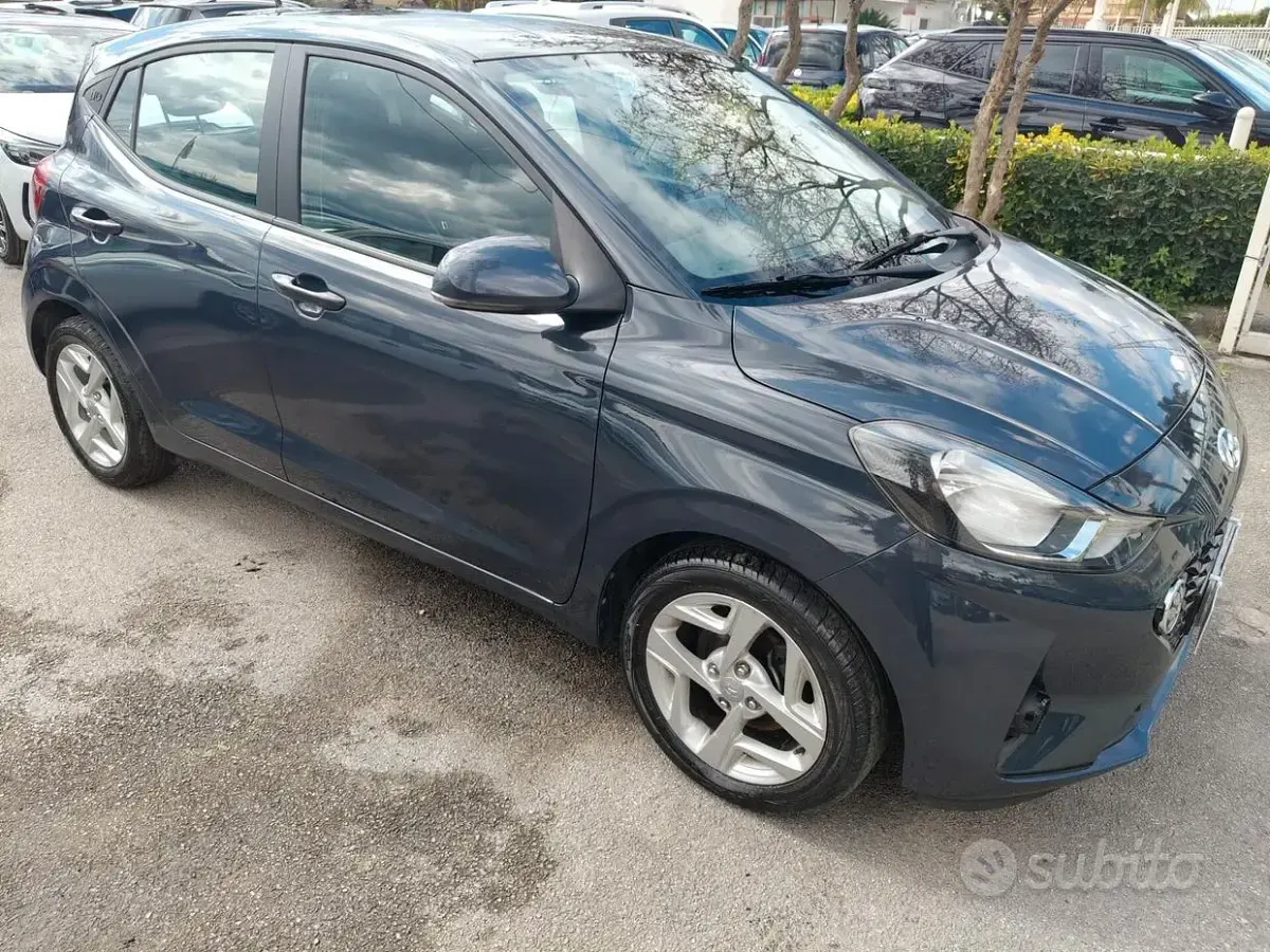 Usata Hyundai i10 67 CV (49 kW) 2023 Grigio Utilitaria