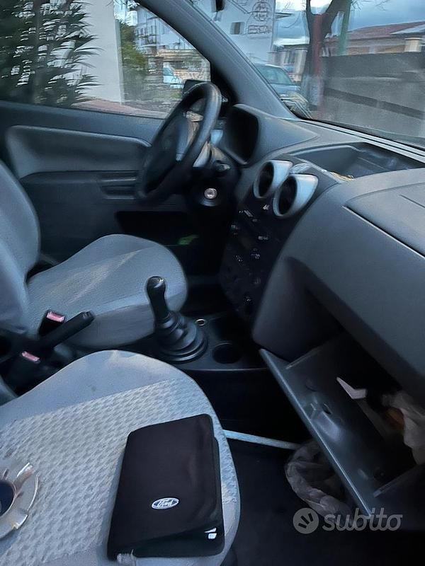 Usata Ford Fusion 101 CV (74 kW) 2002 Blu Utilitaria