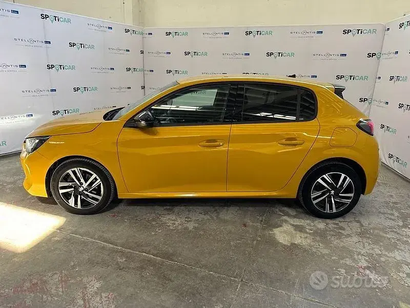 Usata Peugeot 208 Allure 101 CV (74 kW) 2023 Giallo Utilitaria