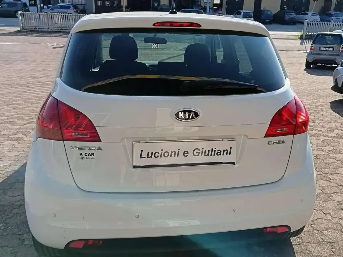Usata Kia Venga Active 90 CV (66 kW) 2012 Bianco Utilitaria