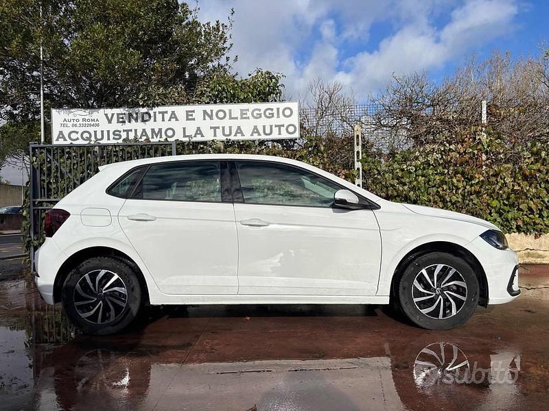 Usata VW Polo Life 95 CV (69 kW) 2023 Bianco Utilitaria