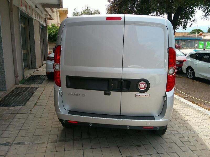 Usata Fiat Doblò 95 CV (69 kW) 2020 Grigio Monovolume
