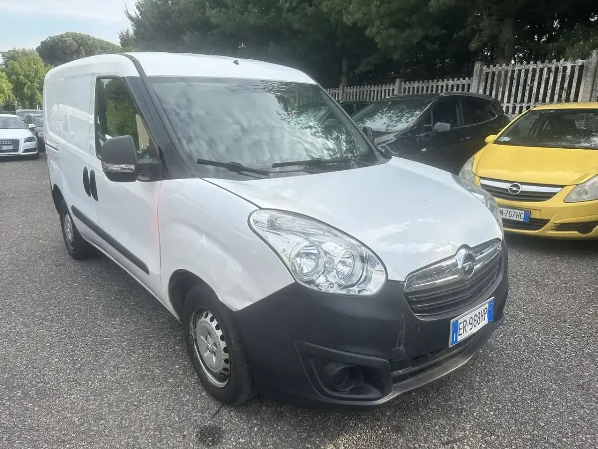 Begagnad Opel Combo 90 HK (66 kW) 2013 Vit Minibuss
