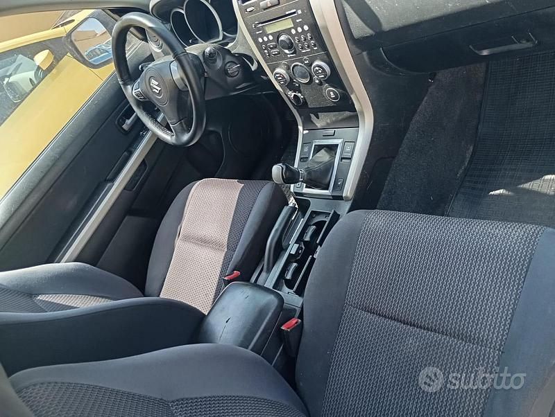 Usata Suzuki Vitara 129 CV (94 kW) 2011 Grigio SUV