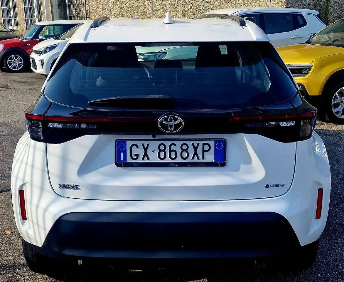Usata Toyota Yaris Cross Active 92 CV (67 kW) 2025 Bianchissima SUV