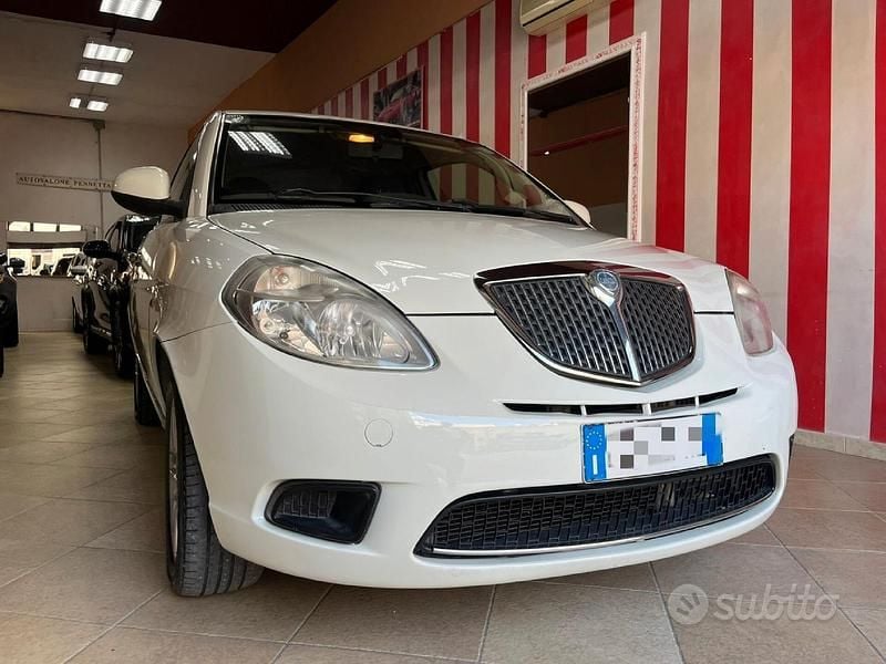Bianco Usata 2010 Lancia Ypsilon Due volumi | 3990 € (Buon prezzo) - Immagine 1/4