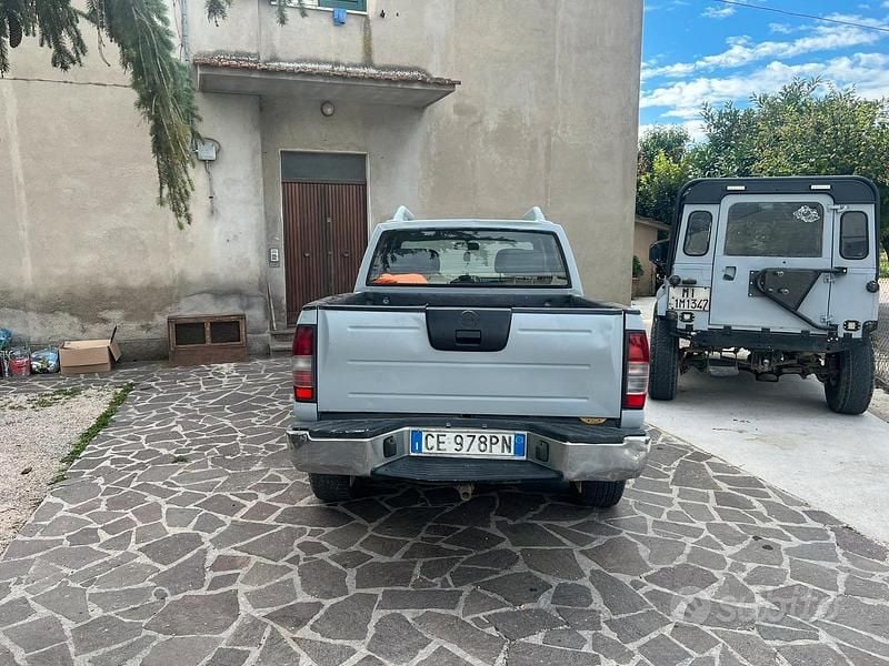 Usata Nissan Navara 80 CV (58 kW) 2002 Grigio Pick-up