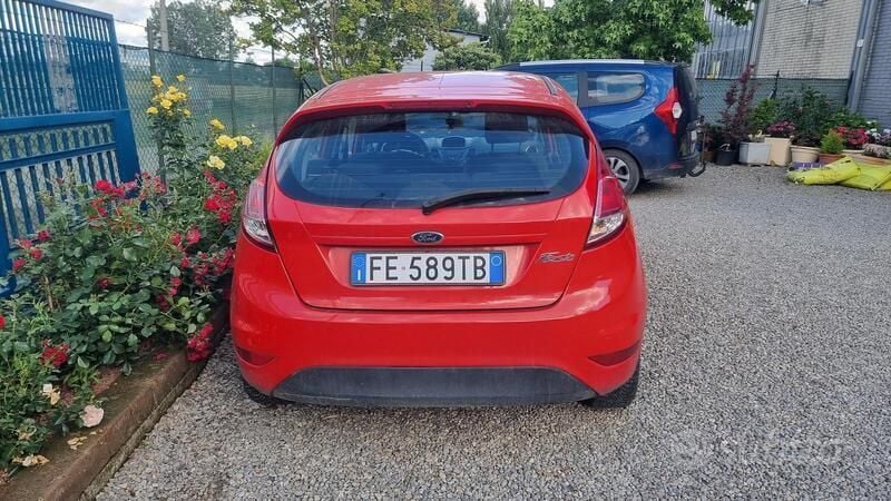 Usata Ford Fiesta 60 CV (44 kW) 2016 Rosso Utilitaria