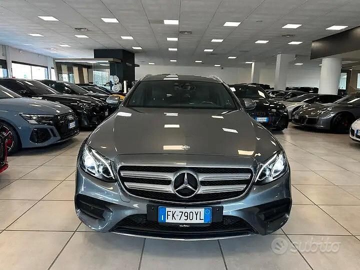 Usata Mercedes E220 Premium 194 CV (142 kW) 2017 Grigio Station wagon