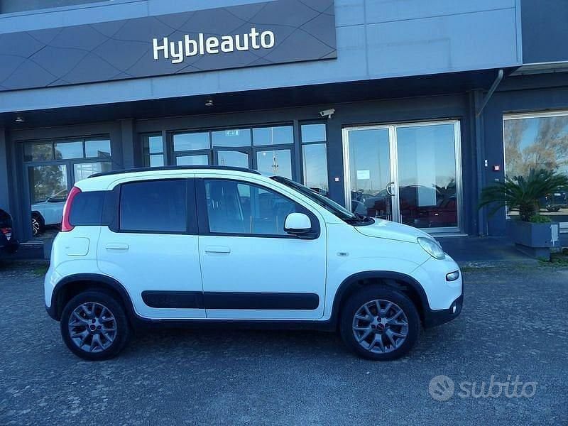 Usata Fiat Panda 4x4 S 95 CV (69 kW) 2017 Bianco Utilitaria