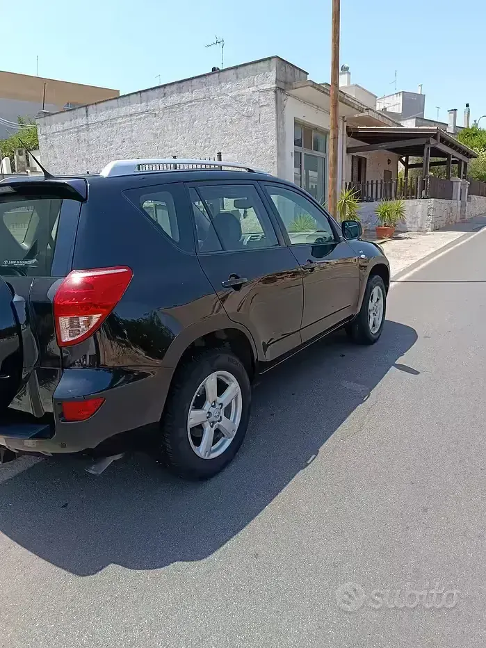 Usata Toyota RAV4 136 CV (100 kW) 2008 Nero SUV