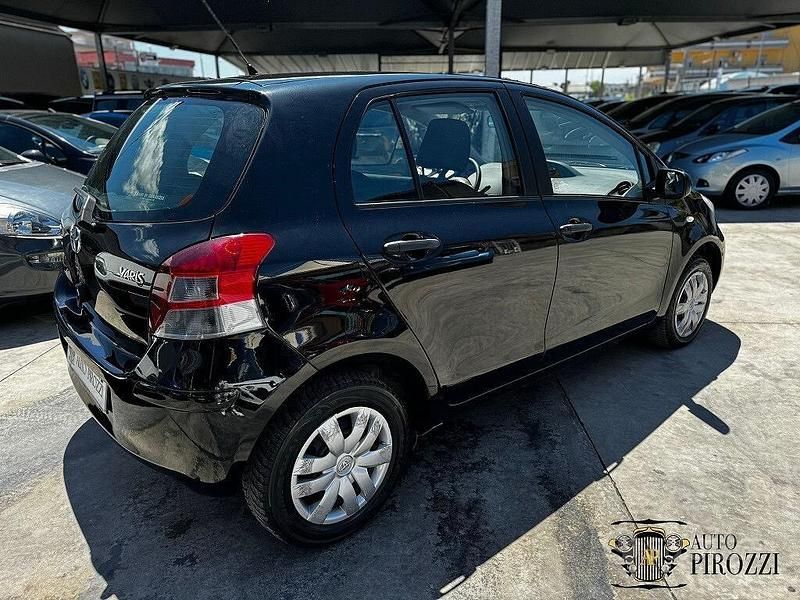 Usata Toyota Yaris 69 CV (50 kW) 2012 Nero Utilitaria