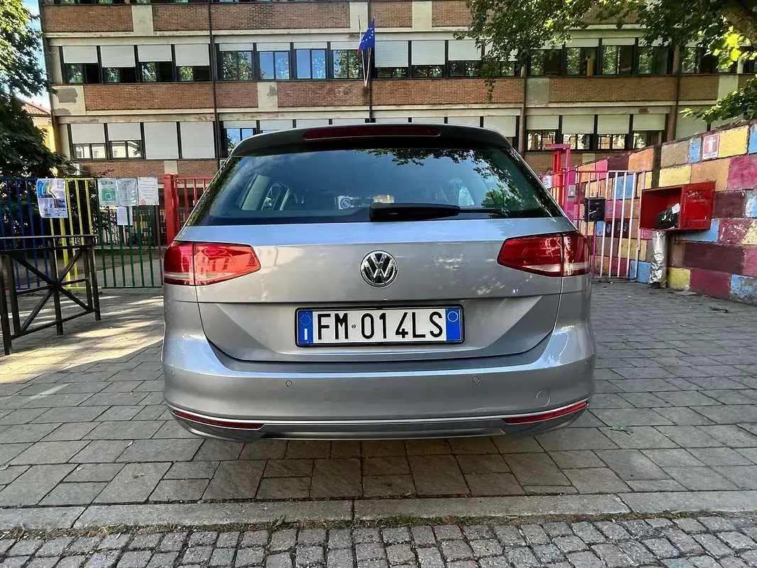 Usata VW Passat Trendline 120 CV (88 kW) 2018 Argento Station wagon