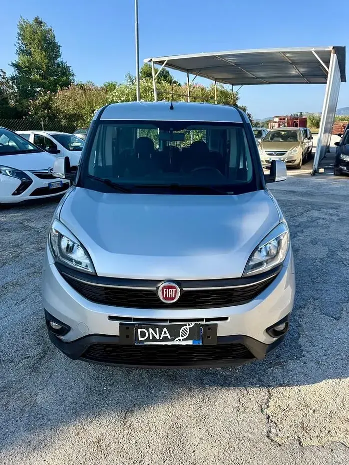 Usata Fiat Doblò 105 CV (77 kW) 2017 Grigio Monovolume