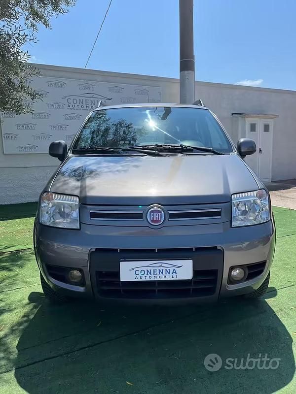 Usata Fiat Panda 4x4 Climbing 75 CV (55 kW) 2012 Grigio Utilitaria