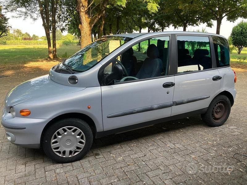 Usata Fiat Multipla 103 CV (75 kW) 2002 Grigio Monovolume