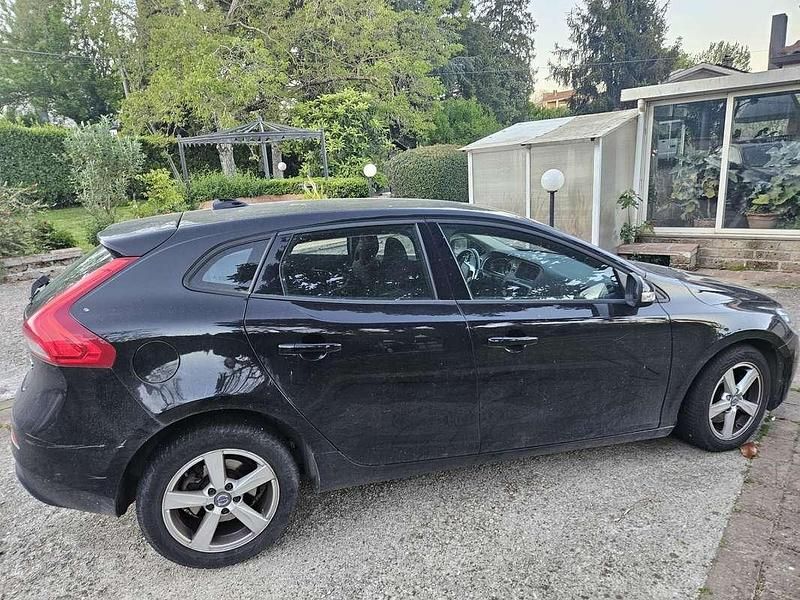 Usata Volvo V40 Momentum 120 CV (88 kW) 2017 Berlina