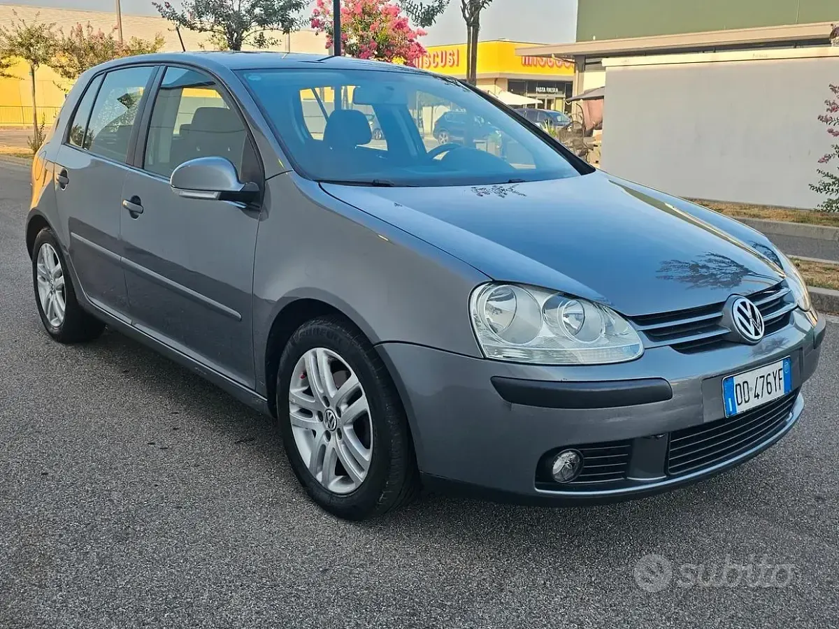 Usata VW Golf V Comfortline 105 CV (77 kW) 2007 Grigio Berlina