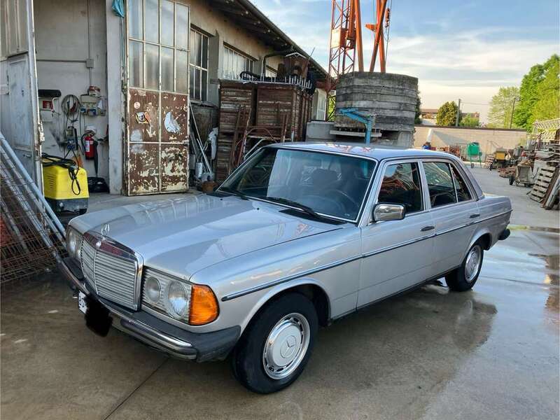 Usato 1982 Mercedes E200 2.0 Benzin 109 CV (6.000 €)
