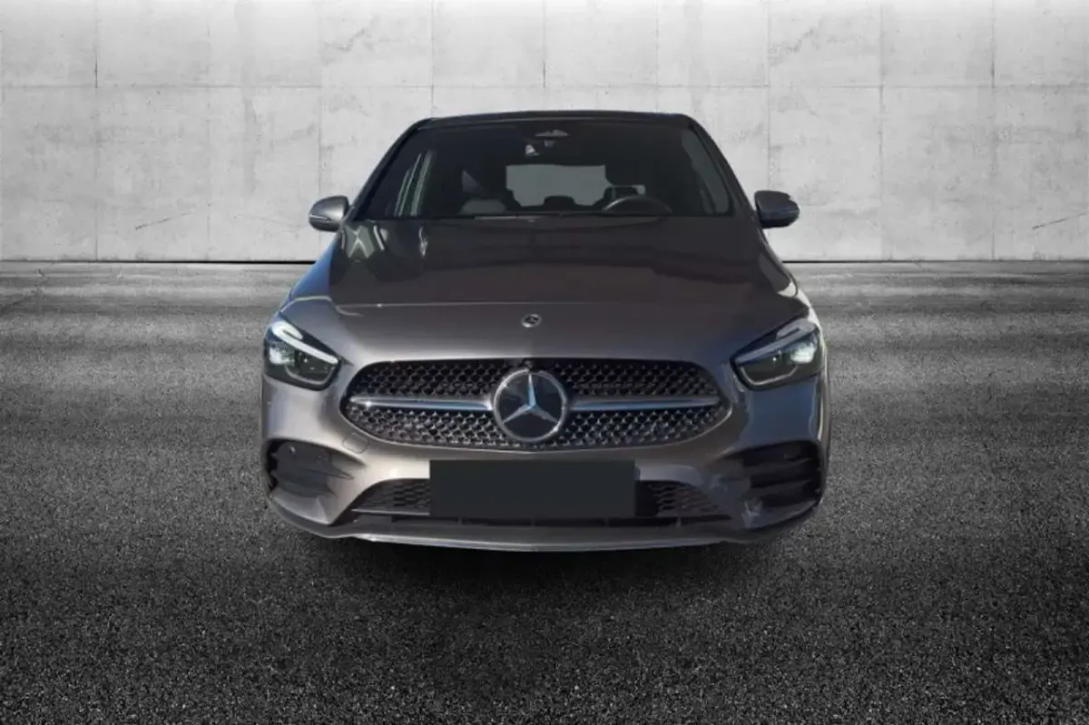 Usata Mercedes B200 Advanced Plus 150 CV (110 kW) 2024 Grigio Utilitaria