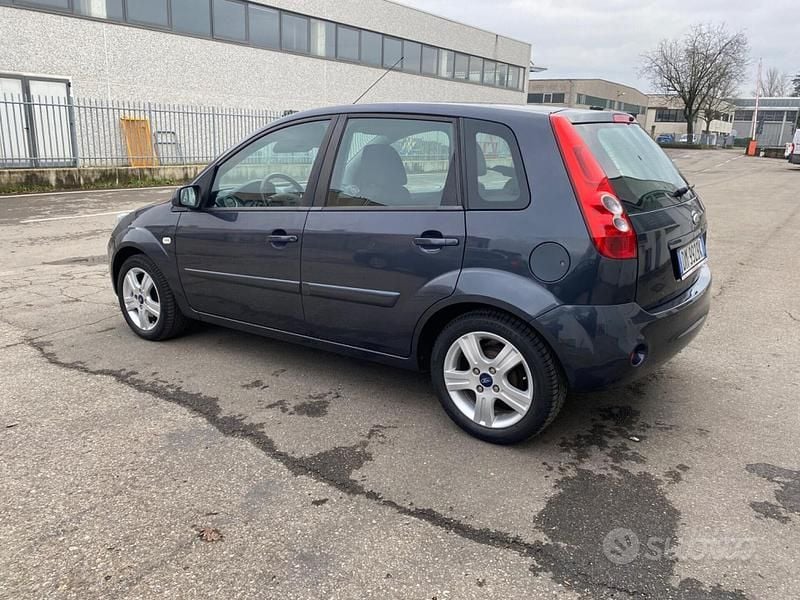 Usata Ford Fiesta 75 CV (55 kW) 2008 Grigio Utilitaria