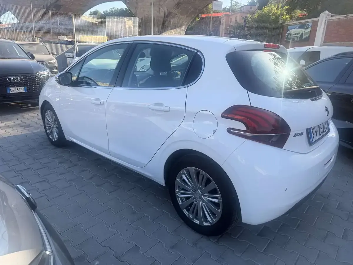 Usata Peugeot 208 Allure 83 CV (61 kW) 2019 Blu/azzurro Utilitaria