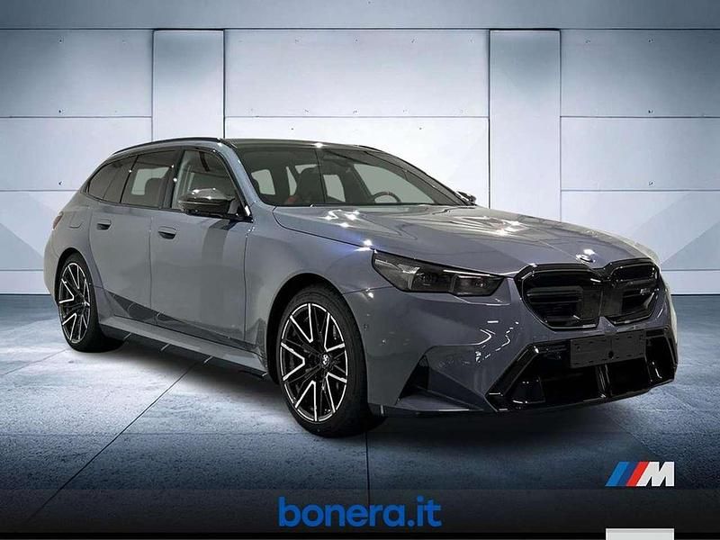 Nuova BMW M5 Comfort Edition 727 CV (534 kW) 2025 Grigio Station wagon
