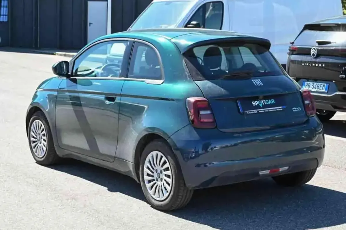 Usata Fiat 500e Icon 42 kW (58 CV) 2023 Blu Berlina