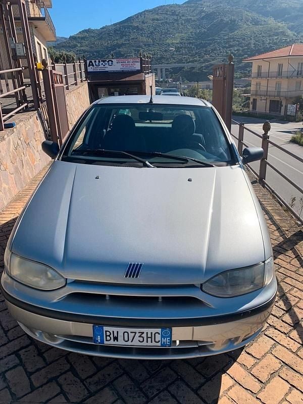 Usata Fiat Palio 59 CV (43 kW) 2002 Argento Berlina