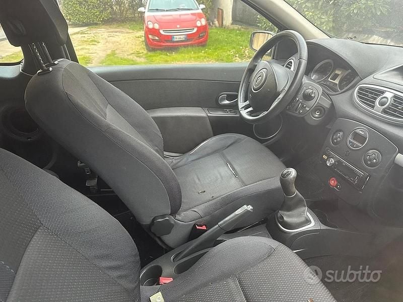 Usata Renault Clio II 64 CV (47 kW) 2006 Berlina