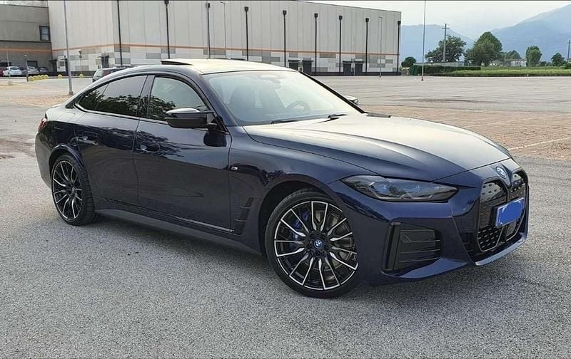 Usata BMW i4 400 kW (544 CV) 2022 Blu/azzurro Berlina