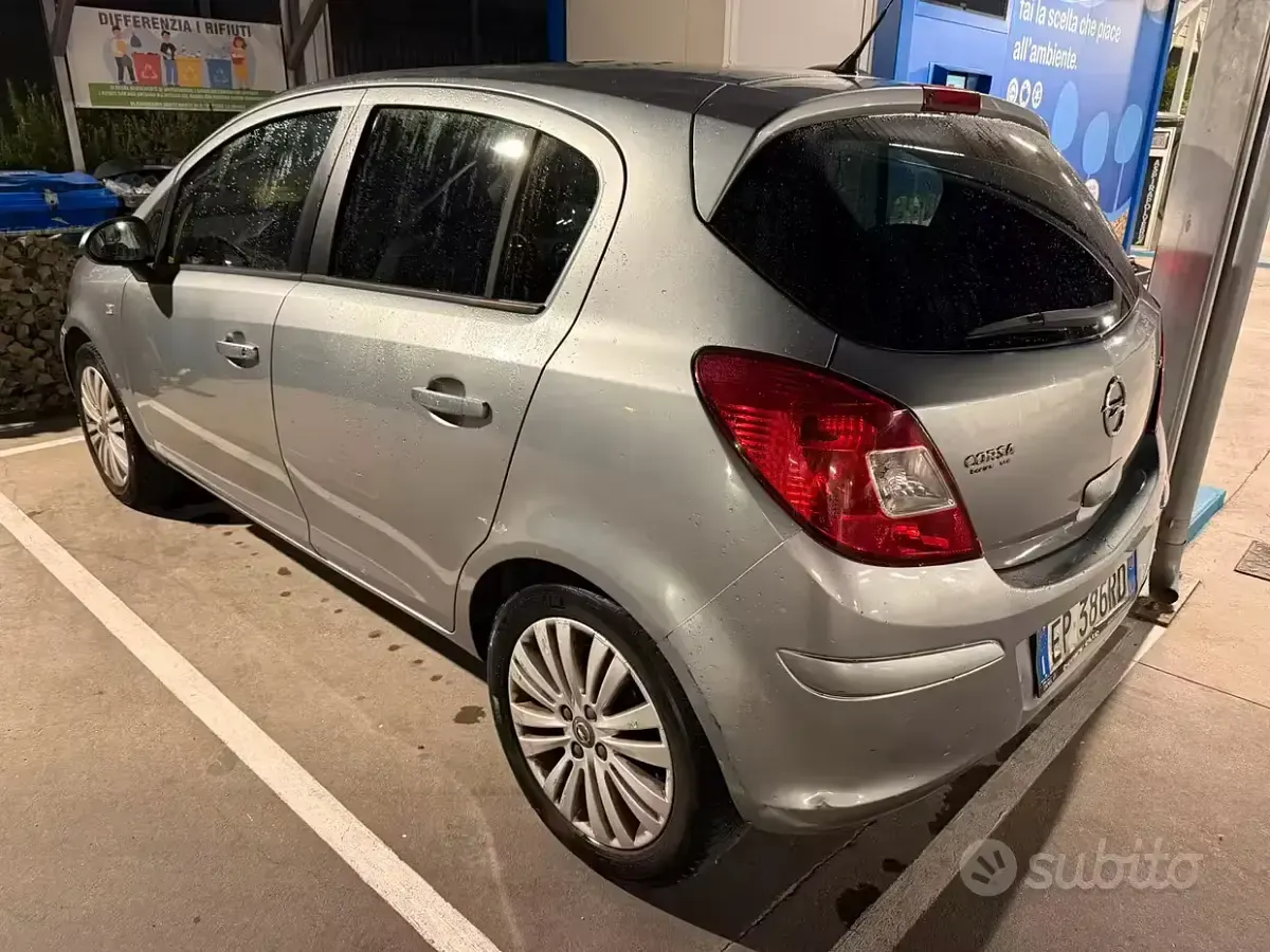 Usata Opel Corsa 75 CV (55 kW) 2013 Grigio Utilitaria