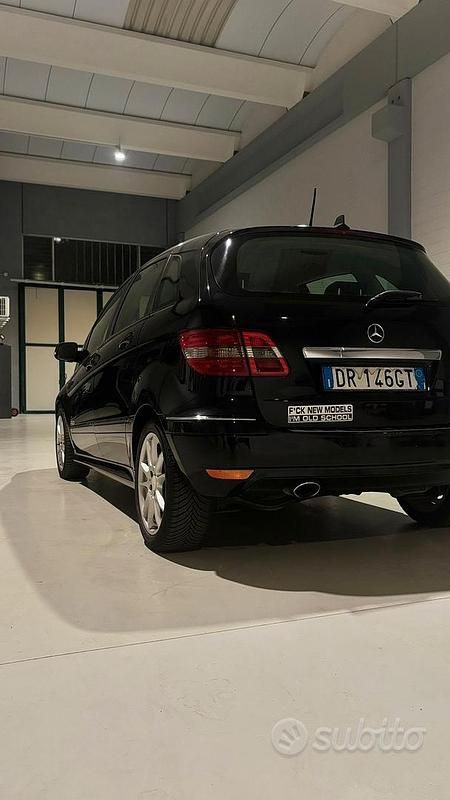 Begagnad Mercedes B200 140 HK (102 kW) 2008 Svart Minibuss