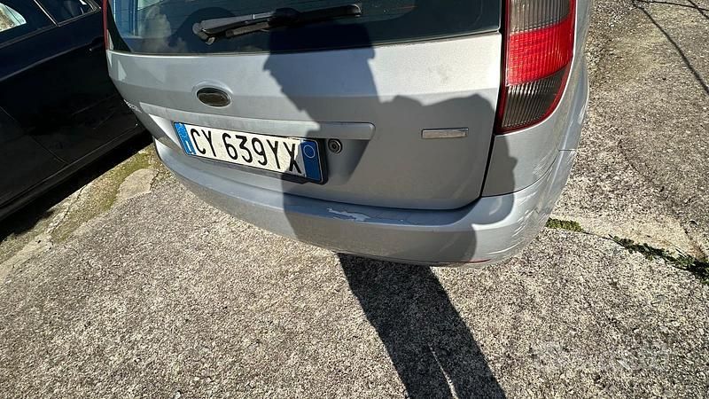 Usata Ford Fiesta 2005 Grigio Berlina
