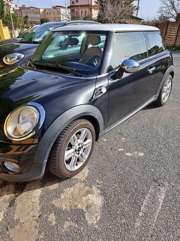 Usata Mini Cooper D 111 CV (81 kW) 2011 Nero Utilitaria