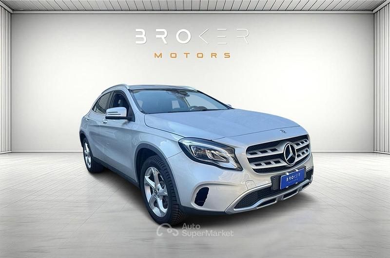 Usata Mercedes GLA180 Business 110 CV (80 kW) 2017 Argento SUV